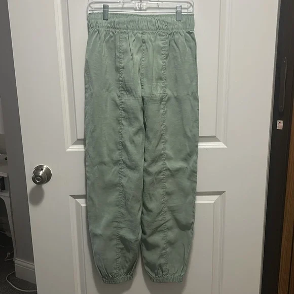 Abercrombie & Fitch Light Green Drapey Utility Jogger - Picture 3 of 4